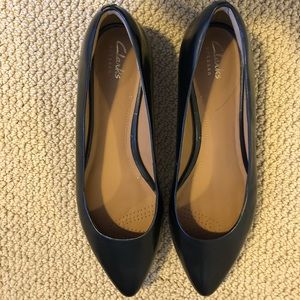 Clarks pointy toe flats